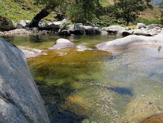 2008 - Jerte; an der Route Carlos V, der liebliche Fluss und eine wohltuende Badegelegenheit; immerhin dauerte die Wanderung gute 7 Stunden bei heissen Temperaturen!