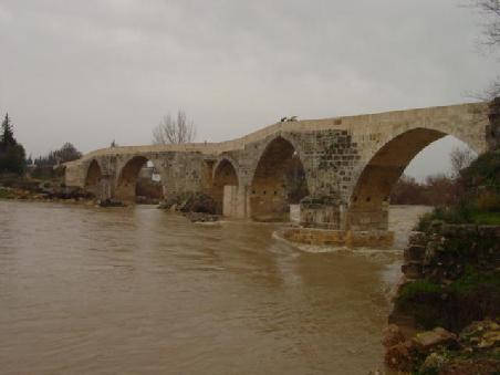 2005 Türkei - römische Brücke bei Aspendos überspannt den Fluss Köprü Cayi