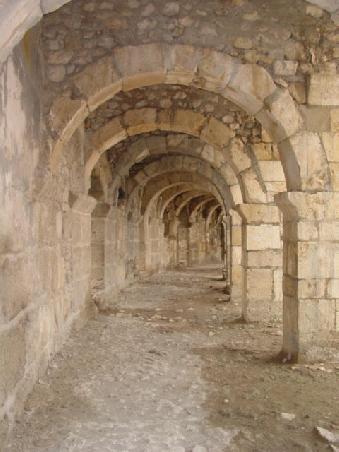 2005 Türkei - Aspendos: in den Säulengängen