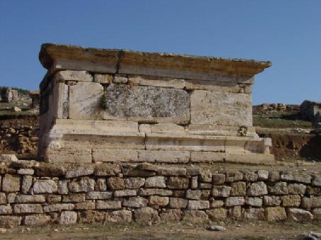 2005 Türkei - Hierapolis; alte Grabstätte