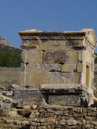 2005 Türkei - Hierapolis; alte Grabstätte