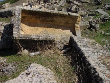 2005 Türkei - Hierapolis; Sarkophag