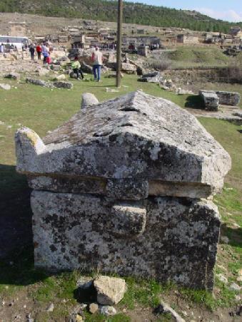 2005 Türkei - Hierapolis: Steinsarkophag