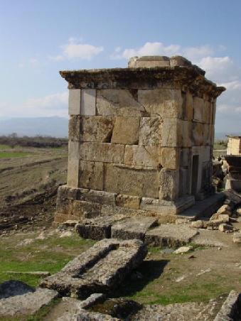 2005 Türkei - Hierapolis; altes Grabmal