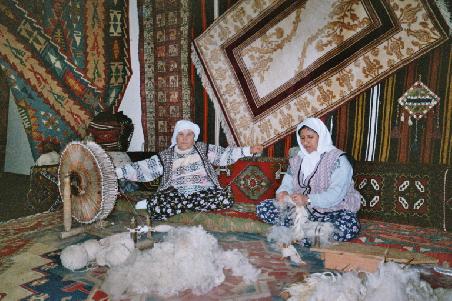 2005 Türkei - die Spinnerinnen von Wollfäden