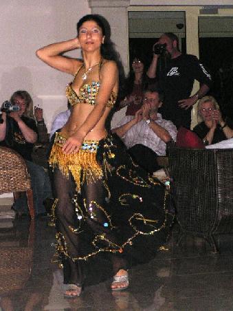 2005 Türkei - Bauchtänzerin im Banne der Kameras