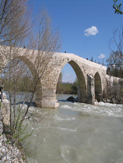 2009 - Aspendos; die römische Brücke. Früher war sie höher, der Fluss beschiffbar