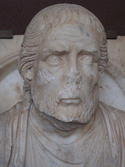 2009 - Aphrodisias Museum; ...auf du und du mit dem Philosophen...