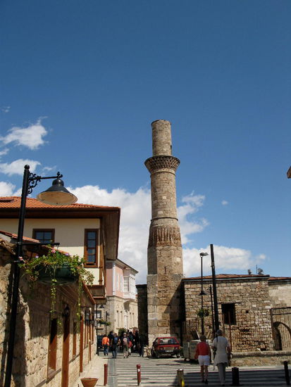 2009 - Antalya; ein Minarett in Renovation