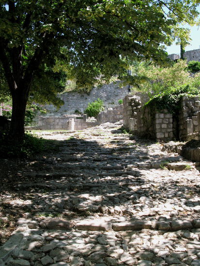 2009 - Stari Bar; der Weg führt hinauf