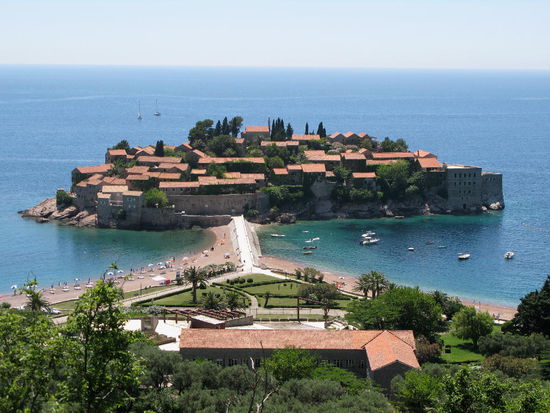 2009 - Sveti Stefan; (heiliger Stefan) ist heute eine Hotelinsel
