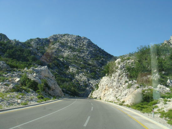 schöne Abfahrt.... und diesmal nehmen wir die richtige Abzweigung....
doch was ist denn das...?