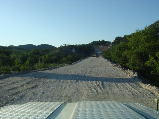 Die schöne Strasse ist zu Ende und mündet in eine Grossbaustelle...