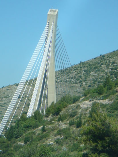 2009 - Dubrovnik; wegen des riesigen Kahns hatte ich doch glatt die Auffahrt zur modernen Brücke verpasst