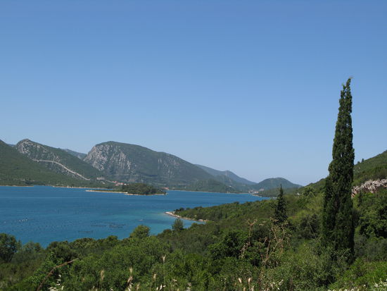 2009 - Peljesac; die Halbinsel ist 65 km lang. Im Meeresarm von Mali Ston werden Austern und Muscheln gezüchtet, die in den örtlichen Restaurants ganz frisch auf den Tisch kommen.