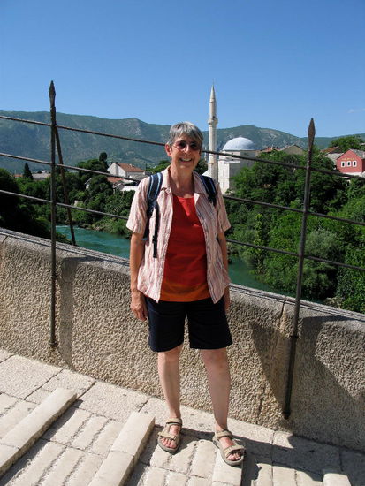 2009 - Mostar; auch wir reihen uns in die Schar der Touristen ein...