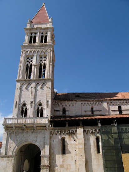 2009 - Trogir; die St. Laurentius-Kathedrale ist die wichtigste Sehenswürdigkeit der Stadt, von den Einheimischen auch Sv. Ivan genannt.