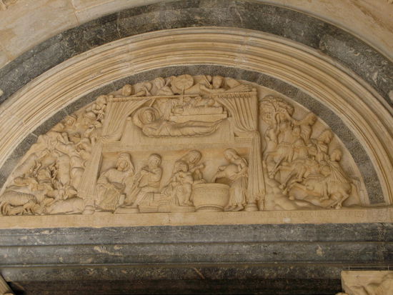 2009 - Trogir; Relief über dem Portal