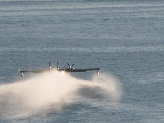 im Flug wird das Flugzeug wieder beladen...