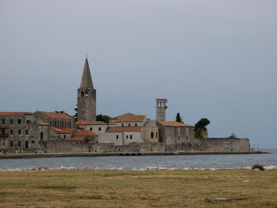 2009 - Porec; die schön gelegene Basilika inmitten des Stadtkerns...