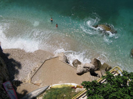 2009 - Radhime; der hoteleigene Strand mit glasklarem Wasser
