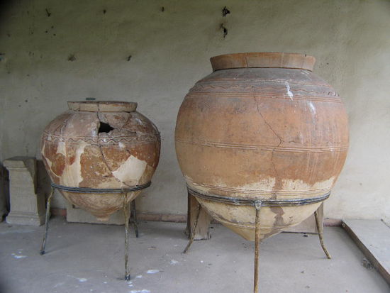 2009 - Apollonia; Tontöpfe für die Vorratshaltung