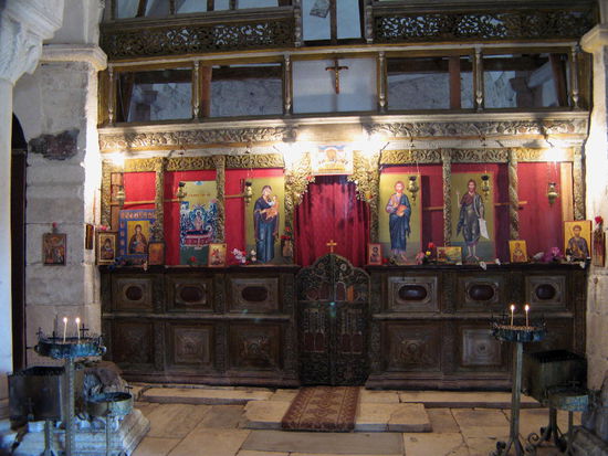 2009 - Apollonia; im Inneren der Kirche - Zeugen einer tiefen Frömmigkeit.