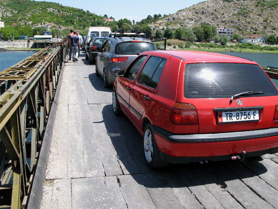 2009 - Shkodra; es wird diskutiert, wer wohl zurücksetzen sollte...