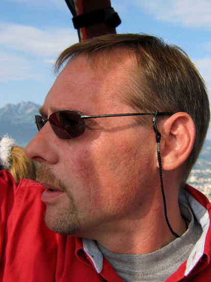 der aufmerksame Pilot Reto.