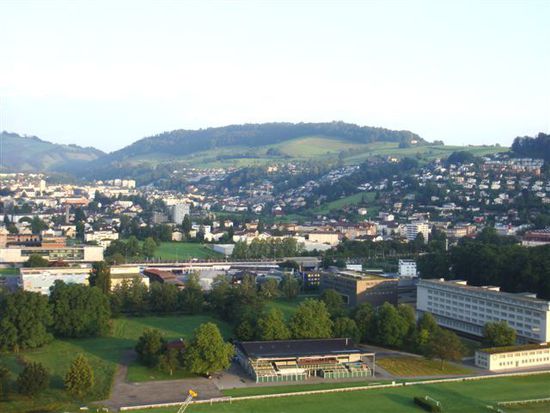 über der Armeeausbildungsstätte... im Hintergrund der Sonnenberg...