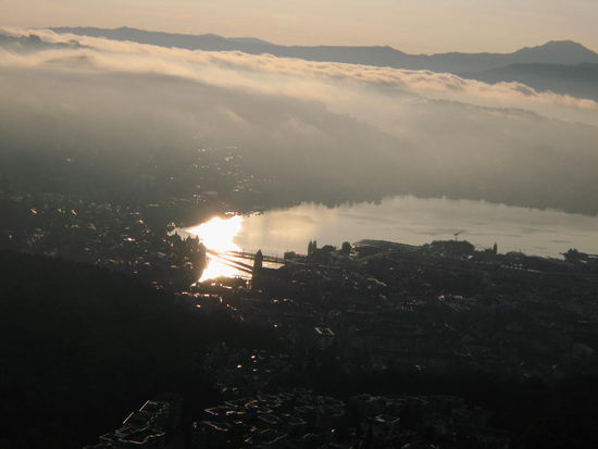 die Seebrücke von Luzern im Gegenlicht...