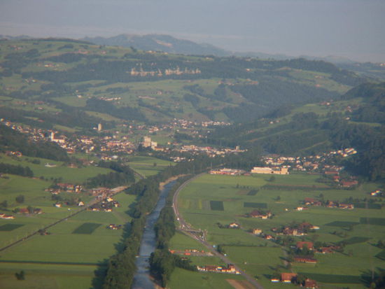 die Ausfahrt "Blatten" - Autostrasse...
im Hintergrund Malters und Schachen...