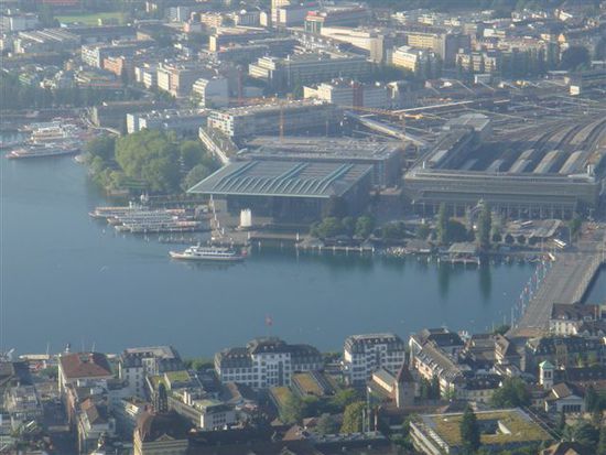 das KKL mit dem Wagenbach-Brunnen...