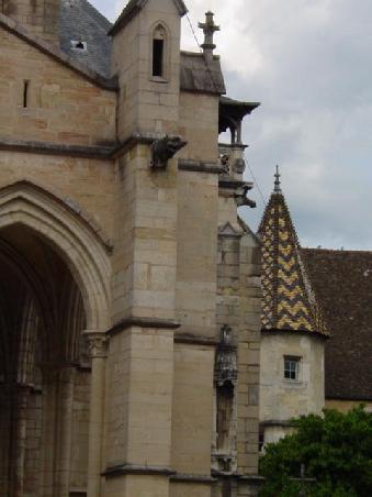 Basilika Notre-Dame, Place du Général Leclerc - 12./13. JH mit etlichen Umbauten im Verlaufe der Zeit