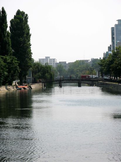 2010 - Bukarest; der Fluss Dambovita durchquert die Stadt