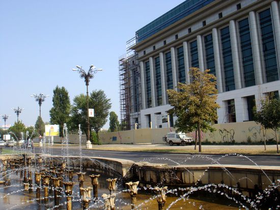 2010 - Bukarest; Leomobil erwartet uns wieder, die Stippvisite in der Stadt ist beendet