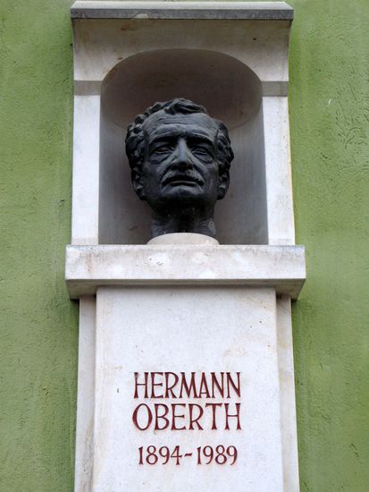 2010 - Sigishoara; Obert (1894 - 1989) verbrachte in der Stadt seine Kindheit; er wurde Wissenschaftler und Weltraumforscher in den USA