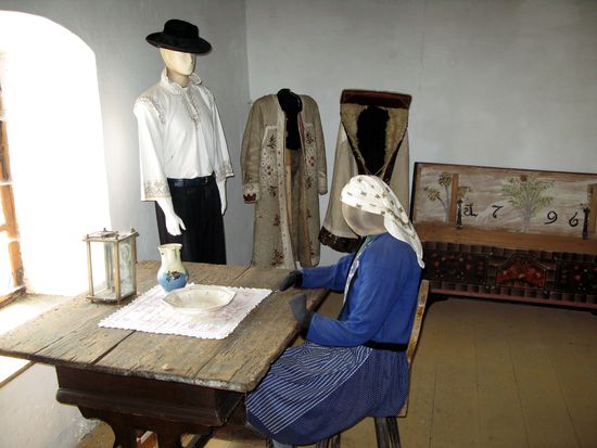 2010 - Biertan; das "spezielle" Ehegefängnis! 1 Tisch, 1 Stuhl, 1 Bett, 1 Gabel etc. Hierher wurden die Ehepaare gebracht, wenn Zwist oder Streitigkeiten in der Ehe herrschte. Ob's geholfen hat?