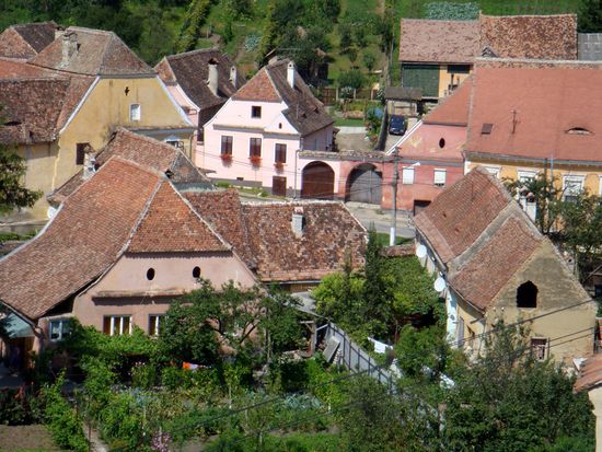2010 - Biertan; Blick vom Wehrturm in den Garten und zur Dorfstrasse