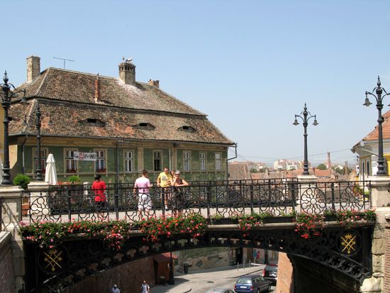 2010 - Sibiu; die erste gusseiserne Brücke Rumäniens, 1859 erbaut, die den Piata Huet mit der Piata Mica verbindet  und die der Volksmund die "Lügenbrücke" nennt