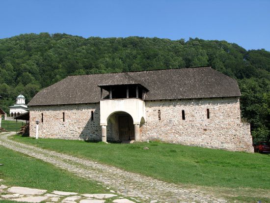 2010 - Horezu; Nebengebäude ausserhalb der Klostermauern