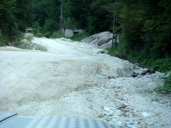 2010 - Ruschita - Pass; die Passstrasse mit vielen Querrinnen