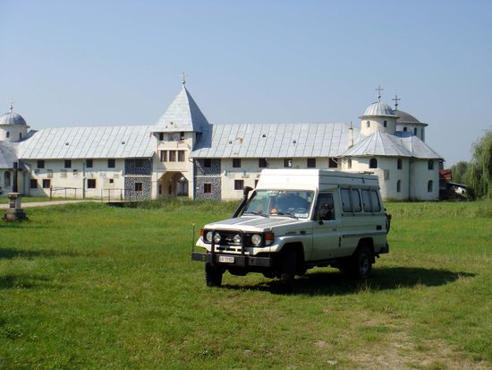 2010 - Kloster Portarita; unser toller Schlafplatz auf dem Parkplatz des Klosters