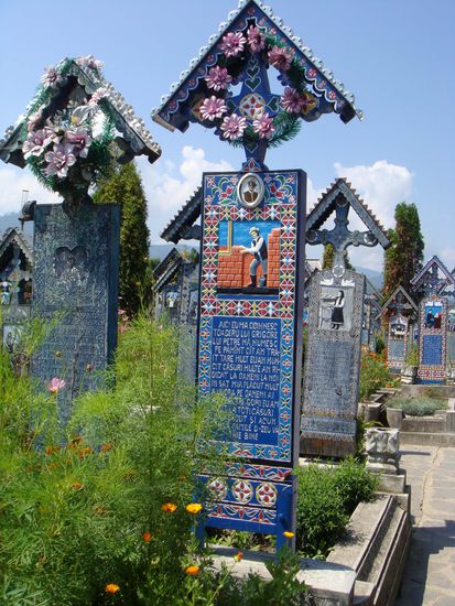 2010 - Sapanta; der fröhliche Friedhof; oben das Bild aus dem beruflichen Alltag; darunter Geschichten aus dem Leben des Verstorbenen