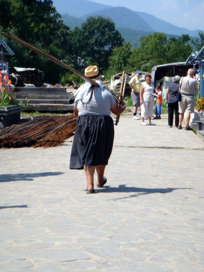 2010 - Sapanta; Pflege des Friedhofs