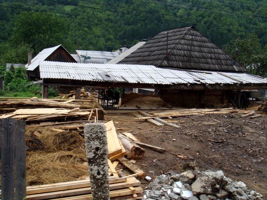 2010 - Wassertal; irgendwo steht eine kleine Sägerei