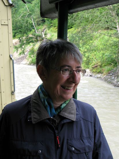 2010 - Wassertal; aufmerksame Betrachterin der Umgebung