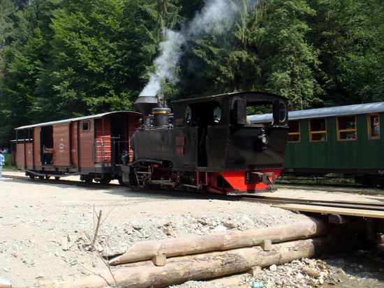 2010 - Wassertal; am Ziel! Zwei Stunden Aufenthalt bei einem Bier, einem Steak vom Grill, während die Züge für die Rückfahrt vorbereitet werden