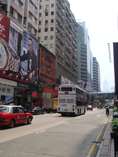 2011 - KowLoon; an den lauten Verkehr muss man sich zuerst gewöhnen