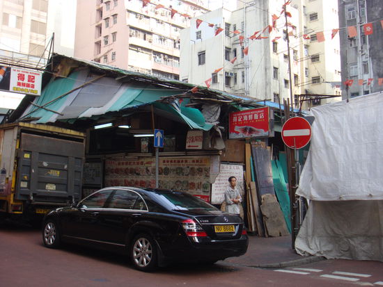 2011 - KowLoon; offenbar laufen die Geschäfte gut...